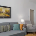 Luxury In Cozy Spacious Condo Near Heart Of Warsaw