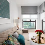 Urban Gem With Private Parking, Balcony At Metro Station, Only 10 Min To City Centre