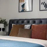 Royal Wilanow 2-Bedroom Apartment