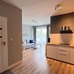 Close To Chopin Airport, Free Parking, Remote-Ready Apartment