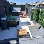 Modern & Luxurious Apartment With Private Jacuzzi