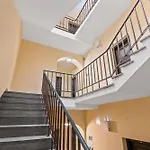 Cute Apartment In The Historic Old Town Of Warsaw
