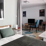 Metro Dzialdowska - Spacious Studio
