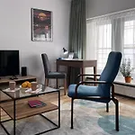 Metro Dzialdowska - Spacious Studio