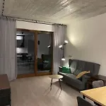 Comfy Apartment By Airport!