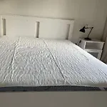 Comfy Apartment By Airport!