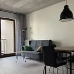 Comfy Apartment By Airport!