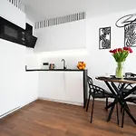 City Center Grzybowska, Next To Warsaw\'S Business District, Metro Onz & Westin Hotel By Warsawskyline Apartments