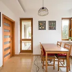 Saska Kepa Pleasant Apartment