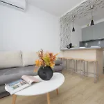 Chlodna Apartments With A City View Wola By Noclegi Renters