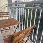 Downtown Elegant & Sunny Apartment Near Metro Central Station