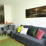 Wygodny Dwupokojowy Apartament Pomiedzy Lotniskiem A Centrum