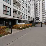 Vista Apartment Metro Plocka