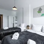 Urban Chic - Warsaw Stays - Rondo Onz - City Center - Pereca