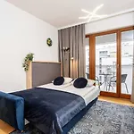Urban Blue 2 Bedroom Apartment Wola