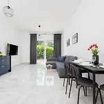 Wyjatkowy Apartament Z Uroczym Ogrodkiem Oraz Parkingiem By Noclegi Renters