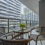 Air Conditioned Apartment In Warsaw With Parking, Desk And Bathtub By Noclegi Renters