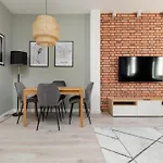 Central Apartment Emilii Plater By Noclegi Renters