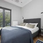 Air Conditioned Apartment With Furnished Garden In Warsaw Center By Renters Prestige