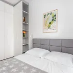 Beluvr Apartment Airport