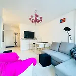 Warsaw Washington Avenue Apartment