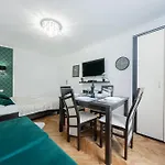 Unitapartament Short Rent Apartment In Warsaw By Metro Station Rondo Onz Apart With 3Bedrooms 22