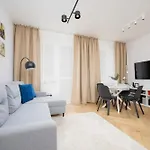 Comfortable Apartment With Two Bedrooms & Parking By Noclegi Renters