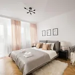 Pulawska Residence Mokotow 2-Bedroom & Living Room, Balcony & Free Parking On Site