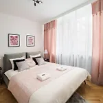 Pulawska Residence Mokotow 2-Bedroom & Living Room, Balcony & Free Parking On Site