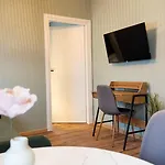 Raspberry Apartment With Balcony #Self Check-In
