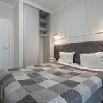 Urban Chic - Luxury Warsaw Stays -15 People- Mennica Residence