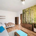 Stay With Friends In Warsaw Apartment