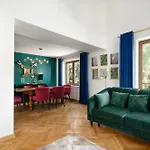 Close- Golden Villa Saska Kepa - Fully Renovated 2025