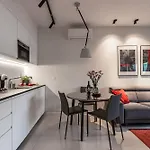 P&O Apartments Mennica Residence VIII