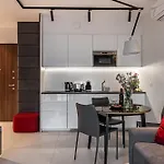 P&O Apartments Mennica Residence VIII