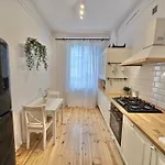 Widok Apartament 53M2, Centrum Warszawy, Darmowy Parking