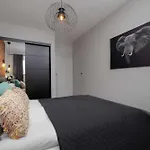Bright Apartment With Terrace & Parking Near Metro Kondratowicza By Noclegi Renters