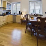 Cozy Studio In Krakowskie Przedmiescie Near Old Town By Noclegi Renters