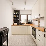 Metro Kabaty Deluxe Apartment