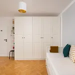 Metro Kabaty Deluxe Apartment