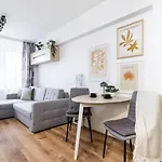 Flora Apartment City Center