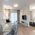Urban Chic - Luxury Warsaw Stays -10 People- Mennica Residence