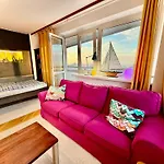 Super Apartment Yellow 2X Metro Fast Wifi 1 Gbs Netflix Panorama Miasta