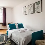 Ochota Serene Apartment