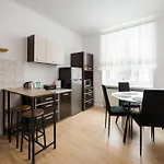 Ochota Serene Apartment