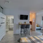 Studio Apartment Honey By Galeria Polnocna