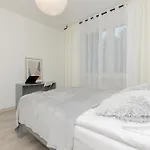 Kopcinskiego Bright & Spacious Apartment Warsaw Ursynow By Noclegi Renters