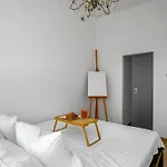 Warsaw Castle Apartments - Prime Location, Historic City Center, Castle View, Fast Internet - By Rentujemy