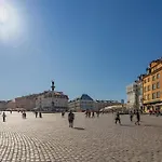 Warsaw Castle Apartments - Prime Location, Historic City Center, Castle View, Fast Internet - By Rentujemy