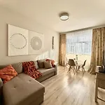 nastrojowy apartament 2 pokojowy 6 min od lotniska